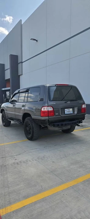 1999 Lexus LX 2nd Gen - Image 6 of 19