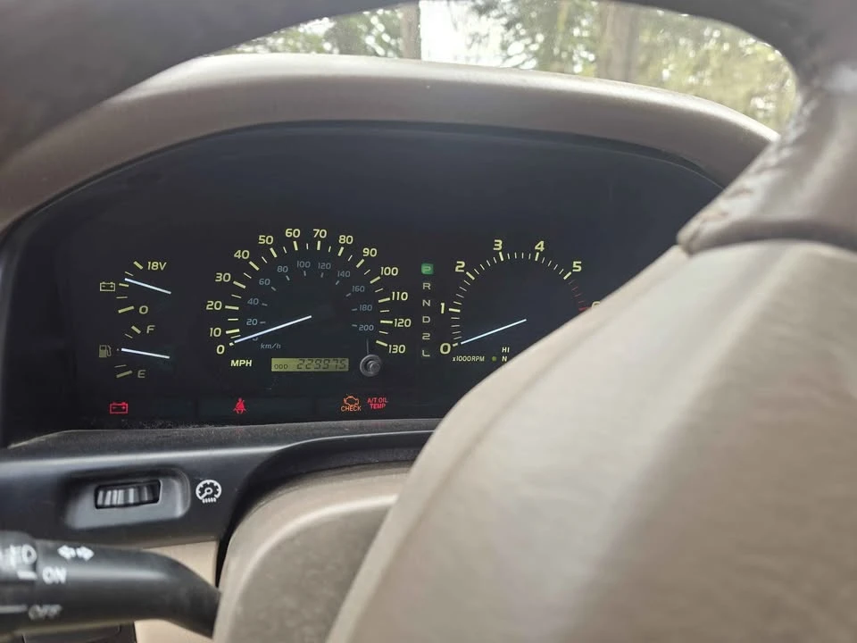 1999 Lexus LX 2nd Gen - Image 10 of 12