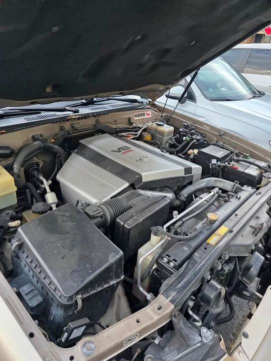 1999 Lexus LX 2nd Gen - Image 11 of 19