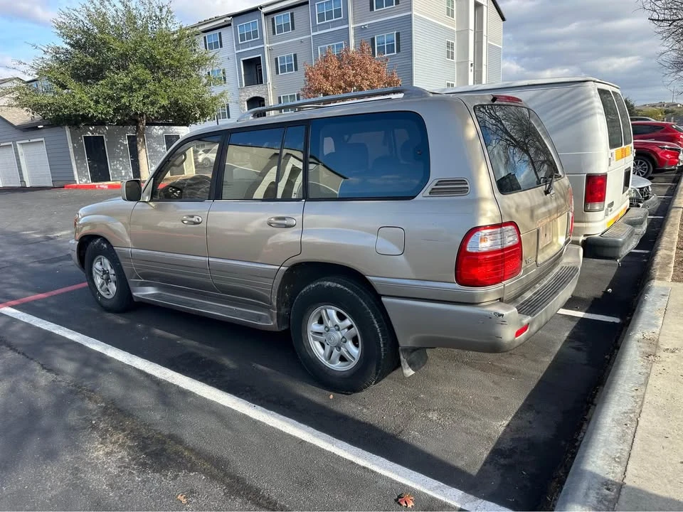 1999 Lexus LX 2nd Gen - Image 4 of 4