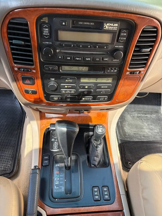 1999 Lexus LX 2nd Gen - Image 9 of 16