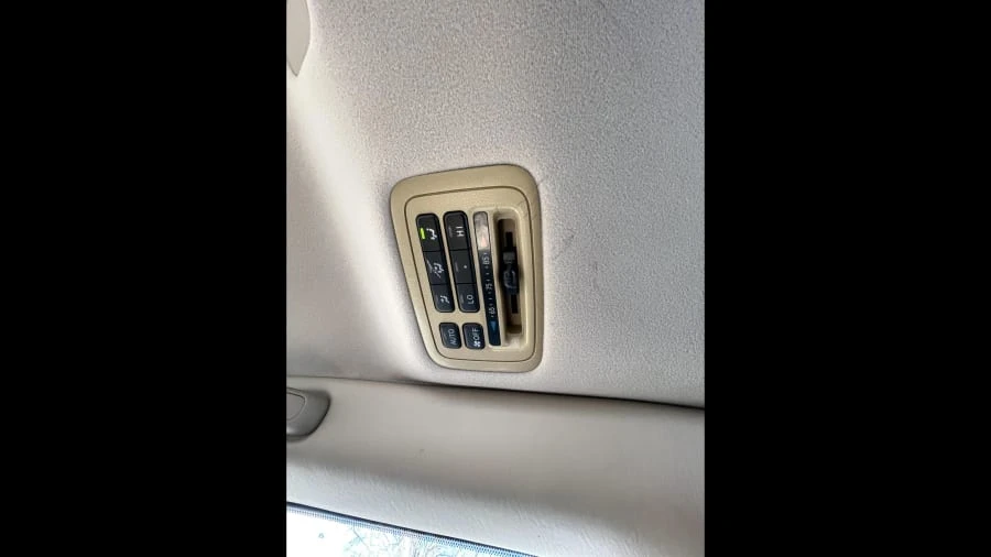 1999 Lexus LX 2nd Gen - Image 16 of 21