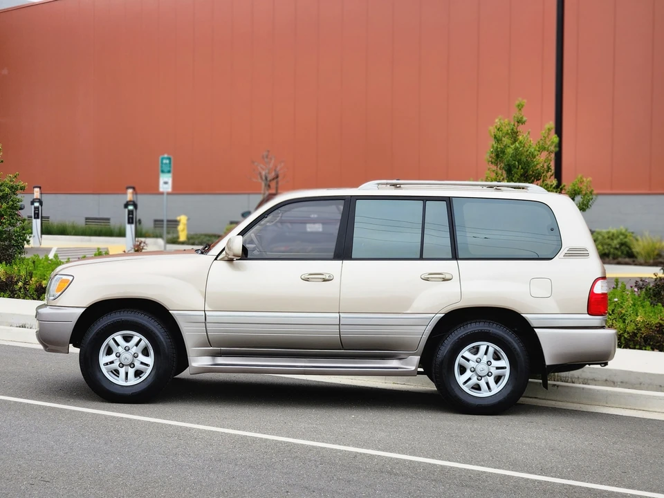 1999 Lexus LX 2nd Gen - Image 9 of 31