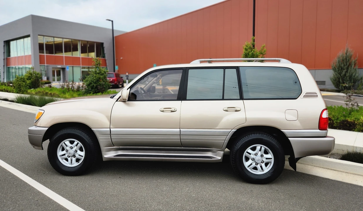 1999 Lexus LX 2nd Gen - Image 8 of 31