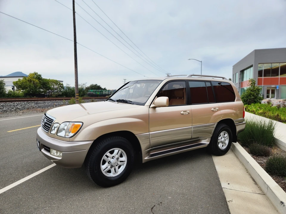 1999 Lexus LX 2nd Gen - Image 4 of 31