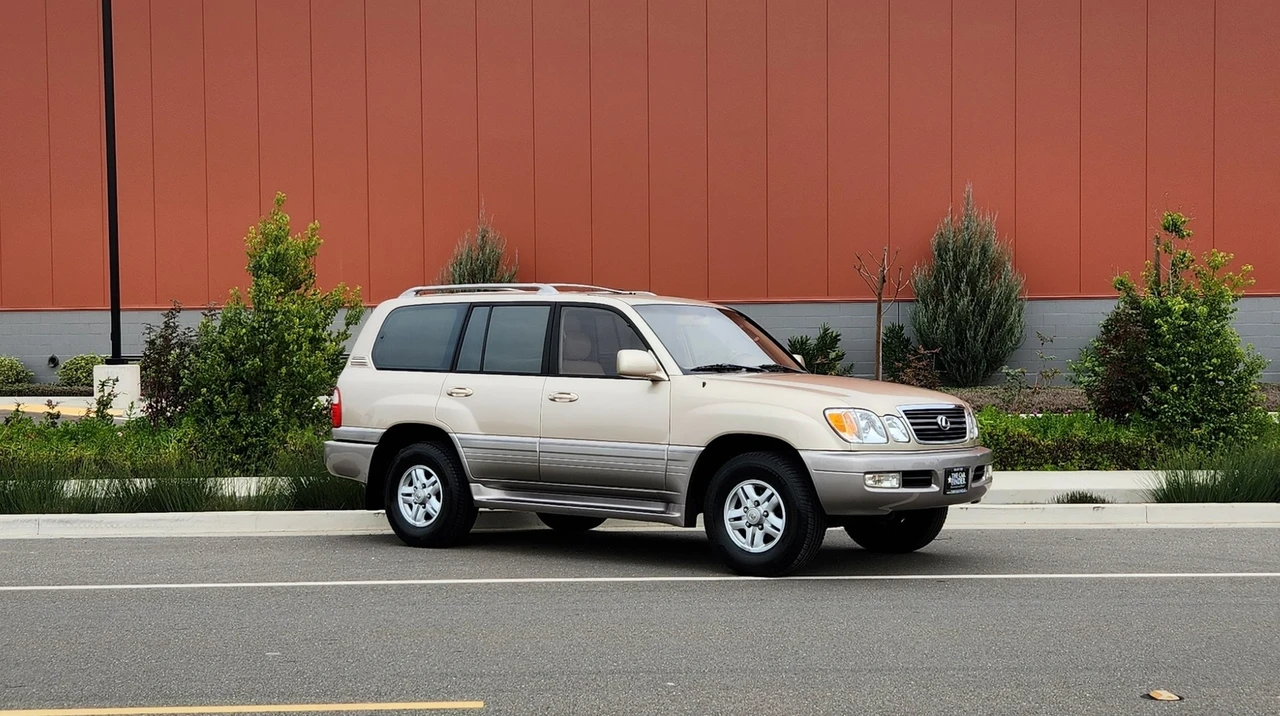 1999 Lexus LX 2nd Gen - Image 29 of 31