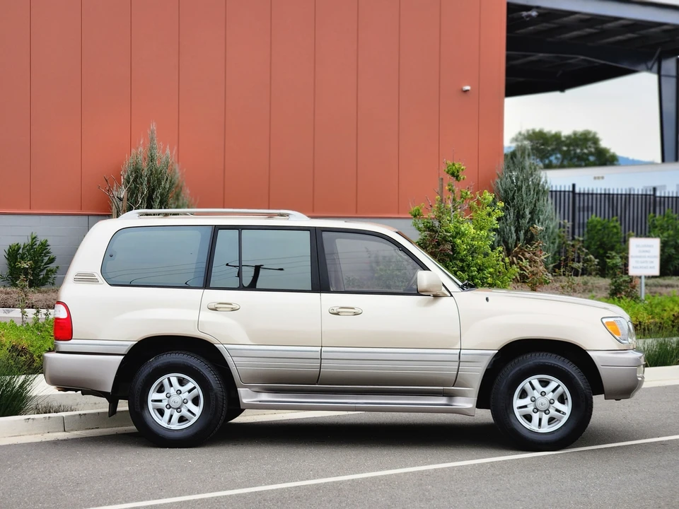1999 Lexus LX 2nd Gen - Image 26 of 31