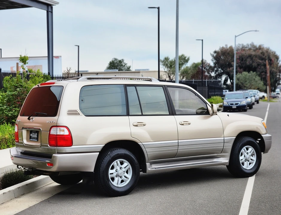 1999 Lexus LX 2nd Gen - Image 23 of 31