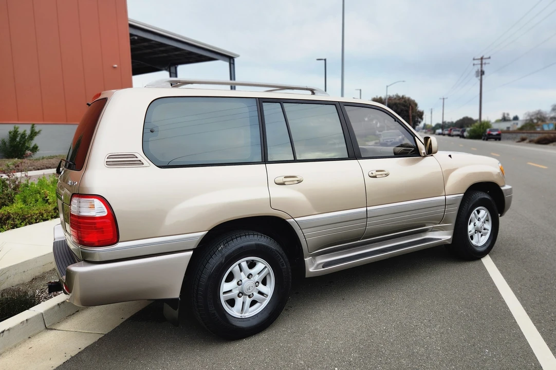 1999 Lexus LX 2nd Gen - Image 24 of 31