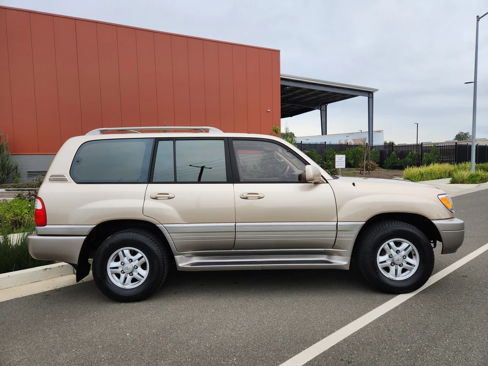 1999 Lexus LX 2nd Gen - Image 27 of 31