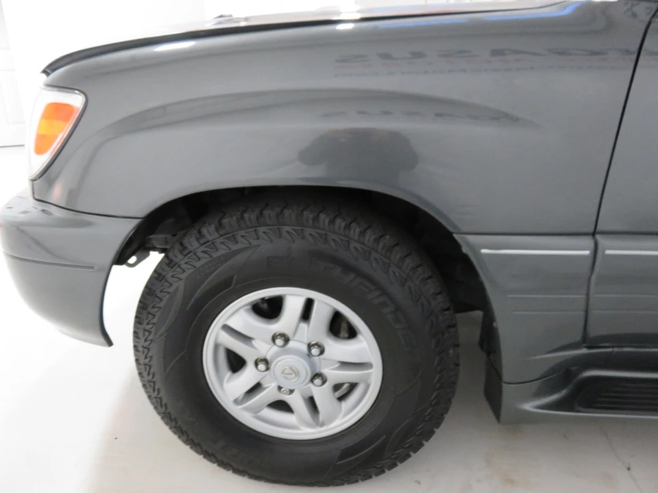1999 Lexus LX 2nd Gen - Image 18 of 31