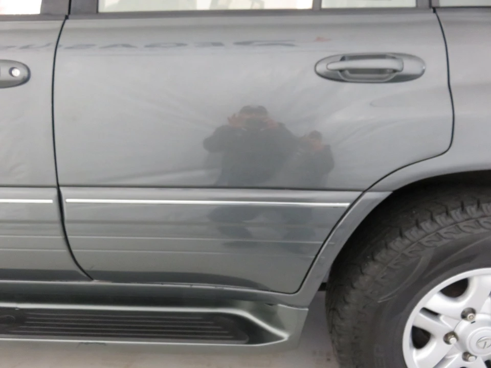 1999 Lexus LX 2nd Gen - Image 19 of 31