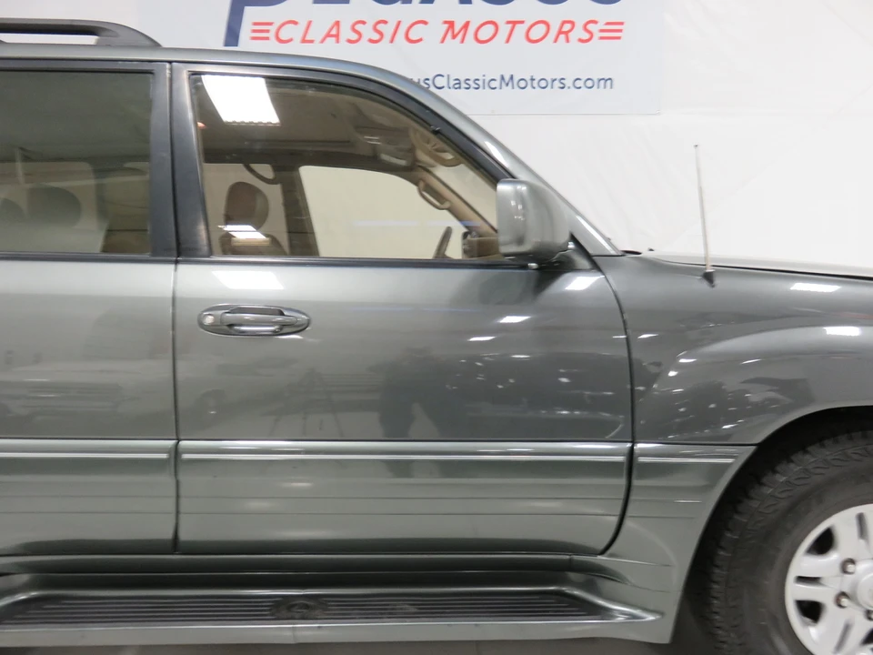 1999 Lexus LX 2nd Gen - Image 16 of 31
