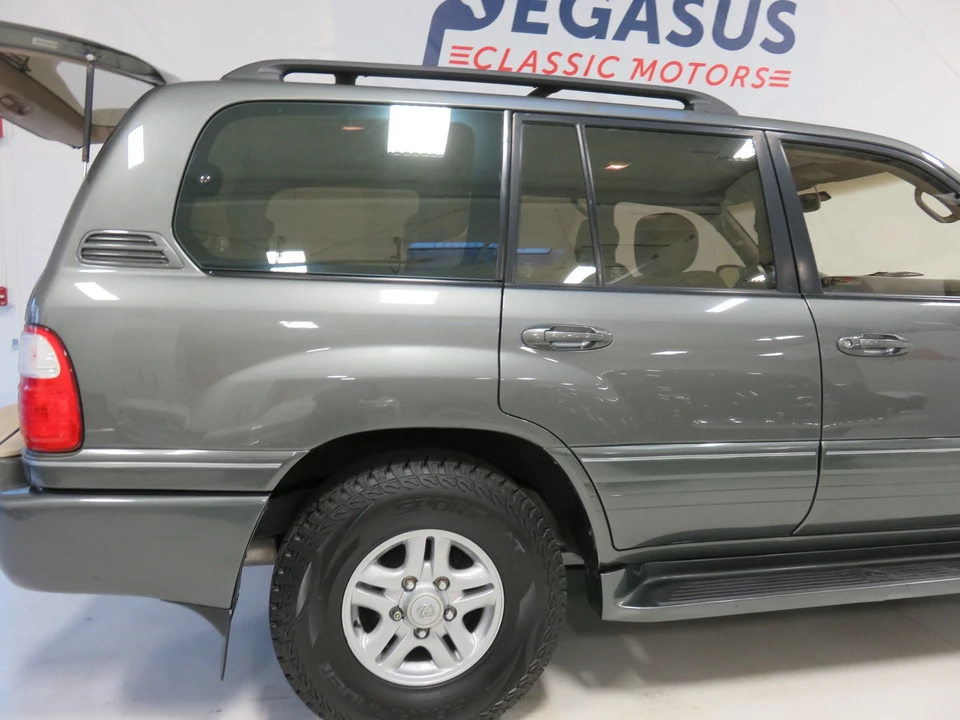 1999 Lexus LX 2nd Gen - Image 14 of 31