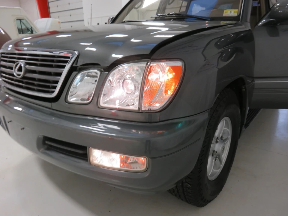 1999 Lexus LX 2nd Gen - Image 26 of 31