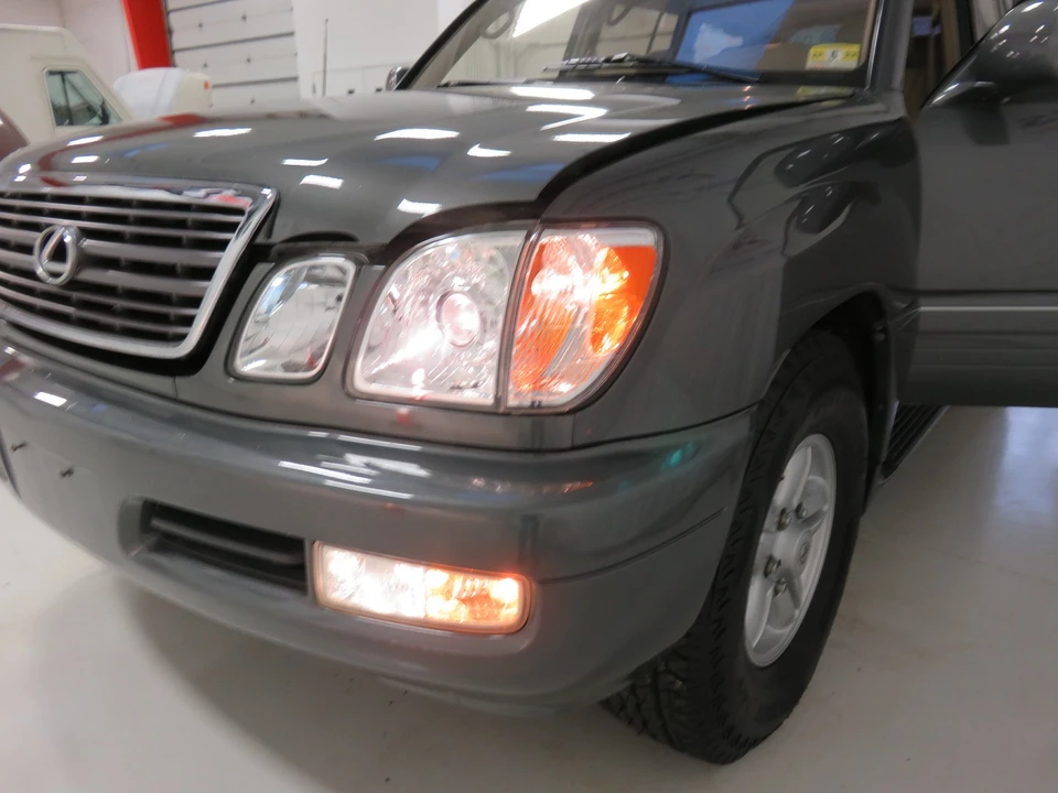 1999 Lexus LX 2nd Gen - Image 25 of 31