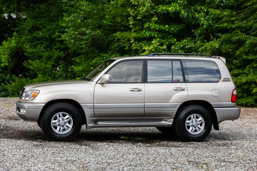 1999 Lexus LX 2nd Gen - Image 24 of 31