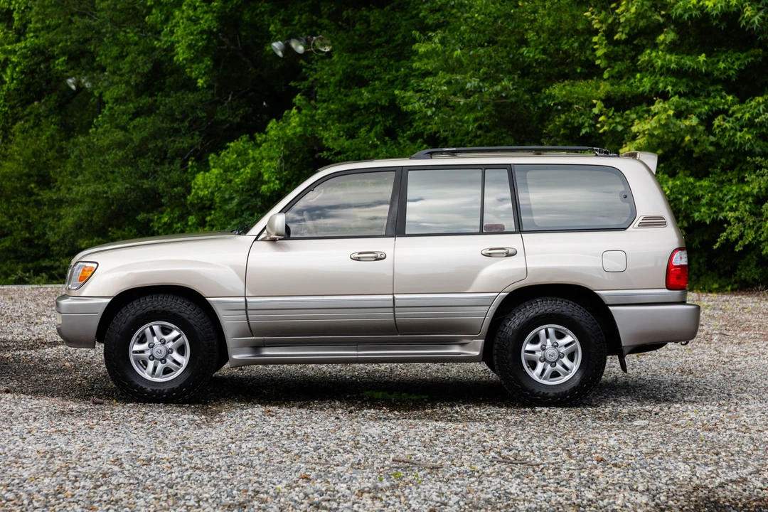 1999 Lexus LX 2nd Gen - Image 23 of 31