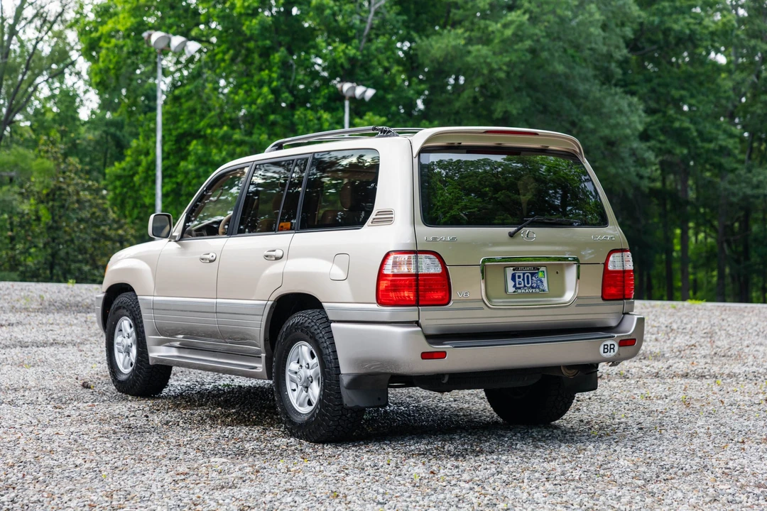 1999 Lexus LX 2nd Gen - Image 18 of 31