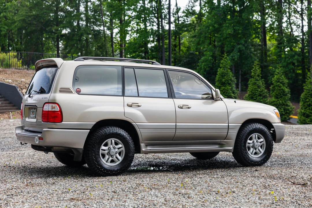 1999 Lexus LX 2nd Gen - Image 10 of 31