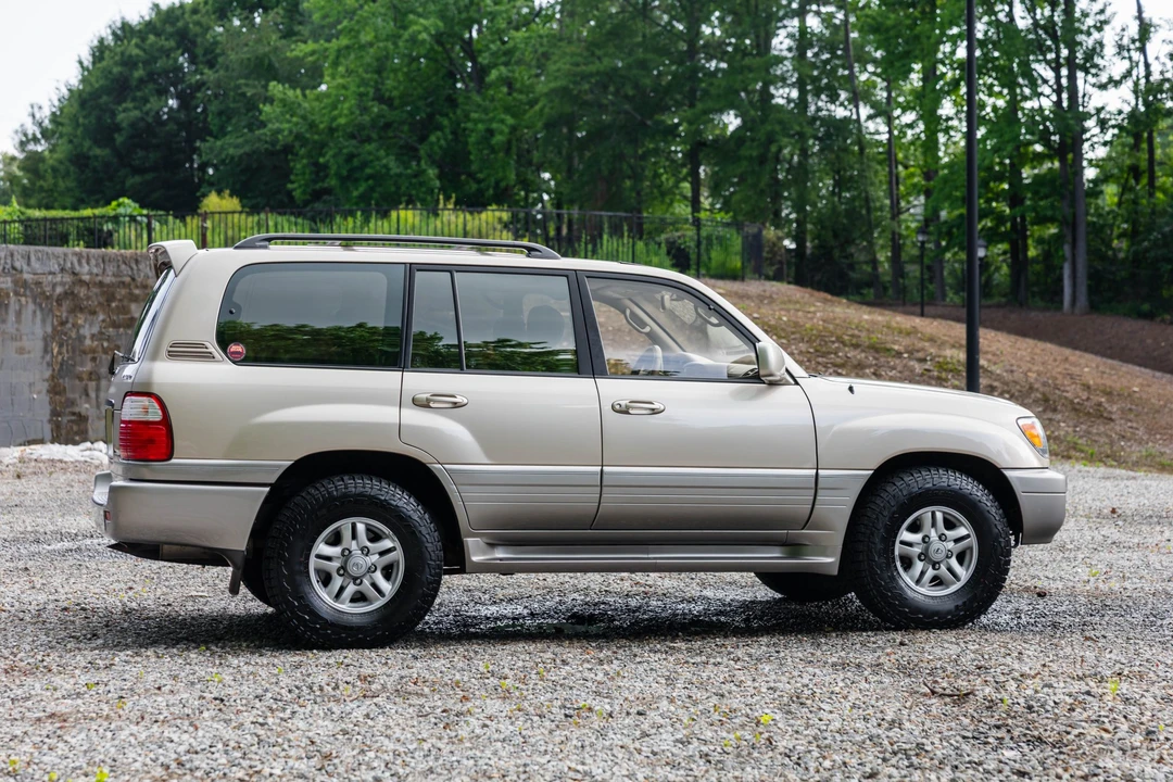 1999 Lexus LX 2nd Gen - Image 9 of 31