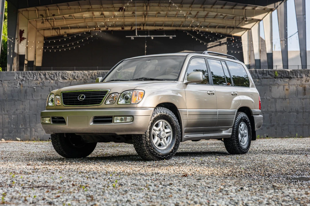 1999 Lexus LX 2nd Gen - Image 27 of 31