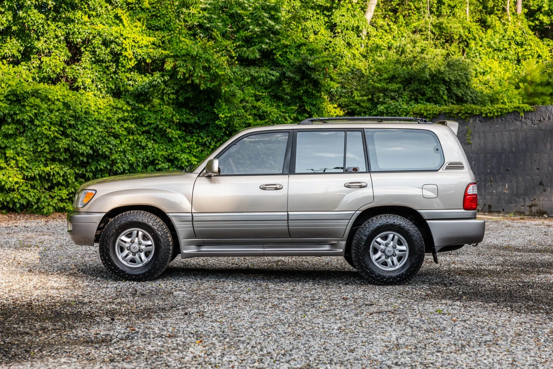 1999 Lexus LX 2nd Gen - Image 22 of 31