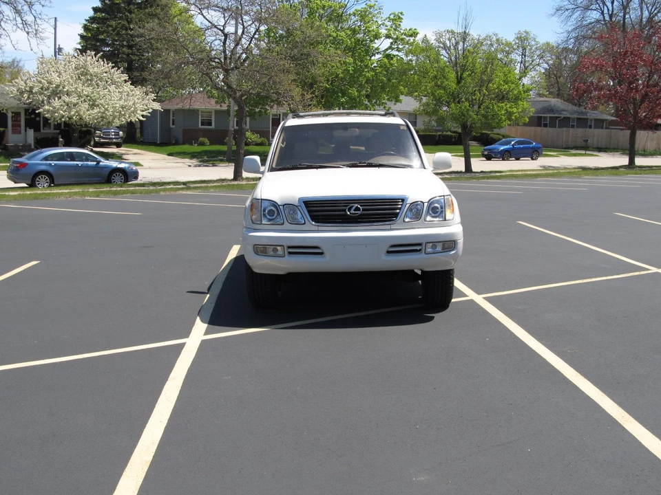 1999 Lexus LX 1st Gen - Image 9 of 31