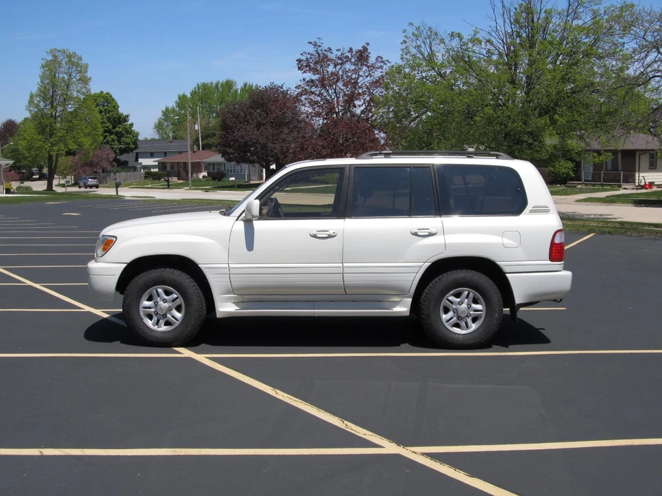 1999 Lexus LX 1st Gen - Image 3 of 31