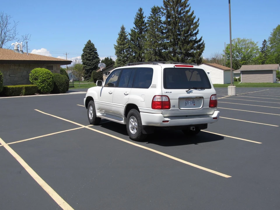 1999 Lexus LX 1st Gen - Image 4 of 31