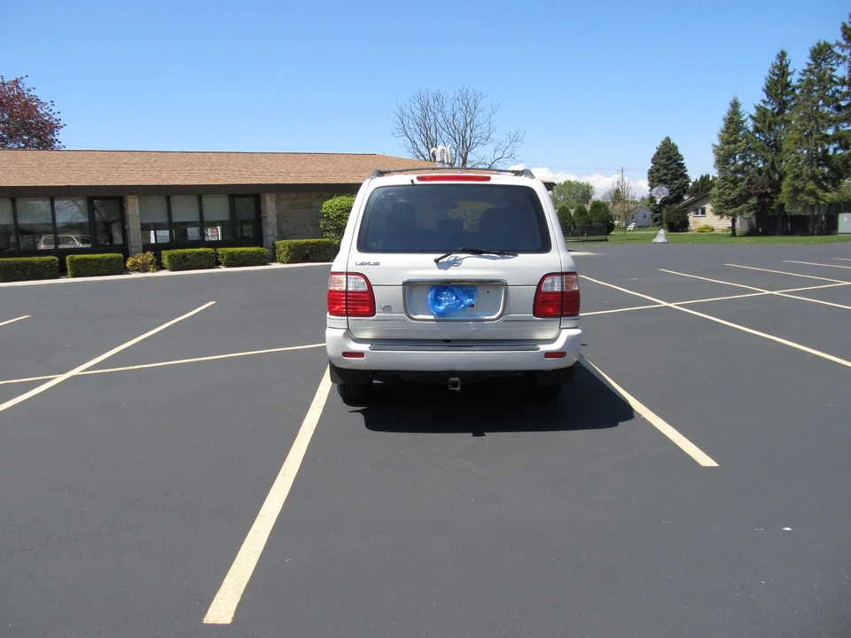 1999 Lexus LX 1st Gen - Image 5 of 31