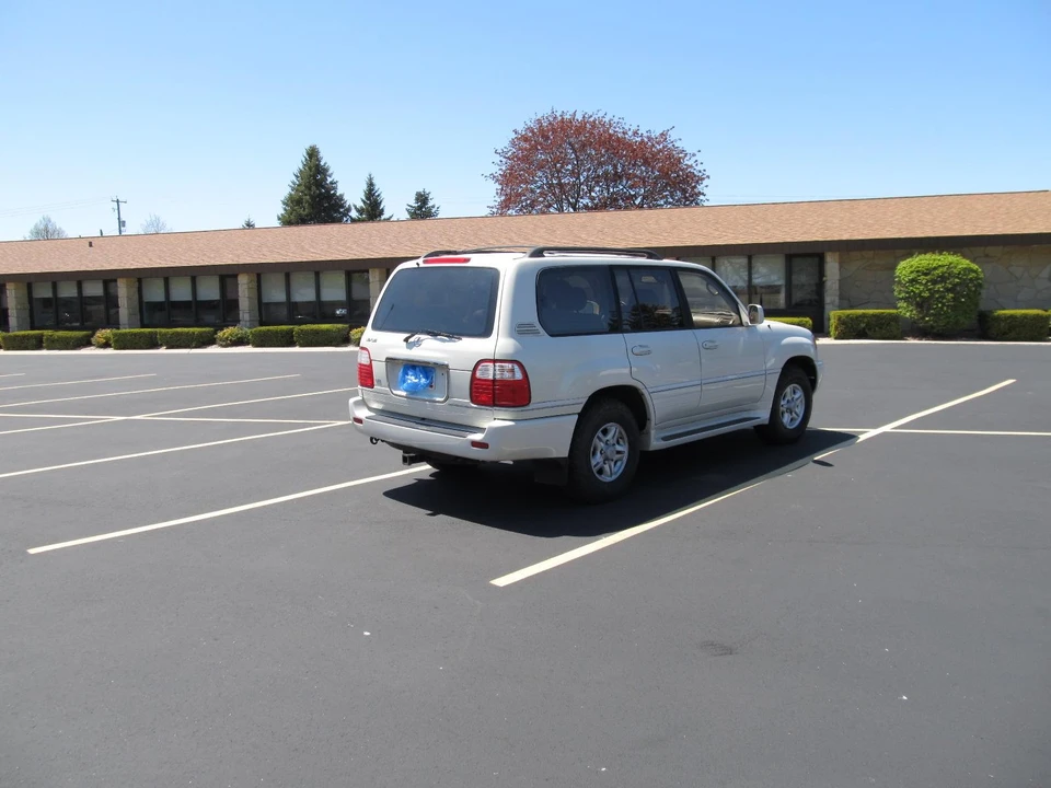 1999 Lexus LX 1st Gen - Image 6 of 31