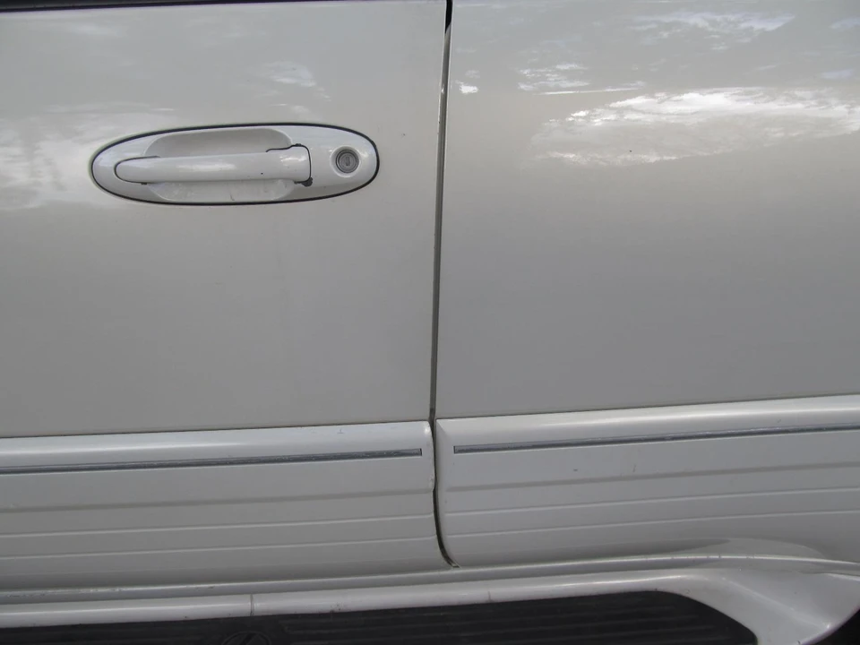 1999 Lexus LX 1st Gen - Image 17 of 31