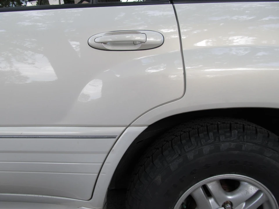 1999 Lexus LX 1st Gen - Image 18 of 31