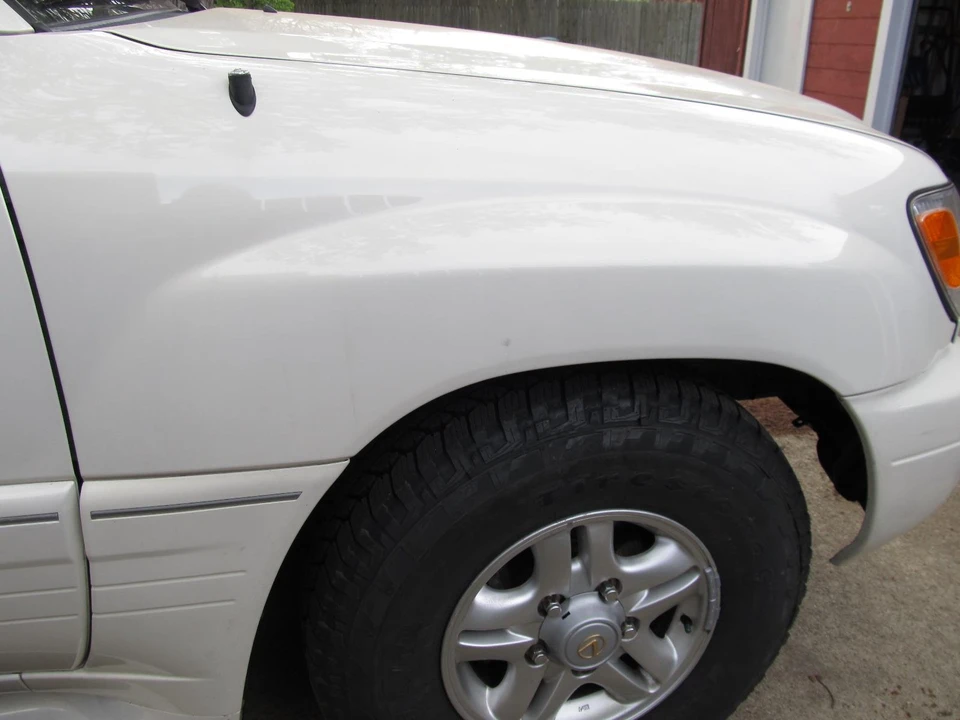 1999 Lexus LX 1st Gen - Image 22 of 31