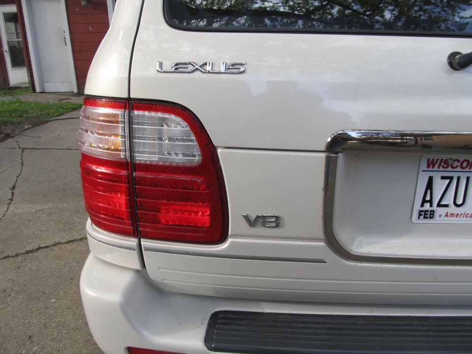 1999 Lexus LX 1st Gen - Image 25 of 31