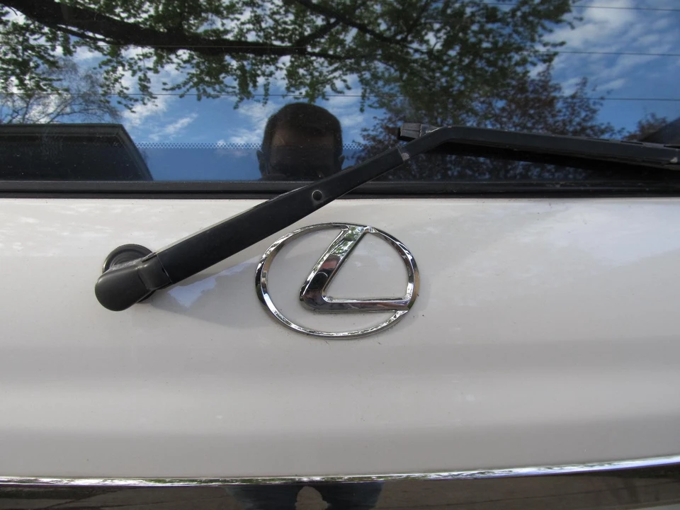 1999 Lexus LX 1st Gen - Image 26 of 31