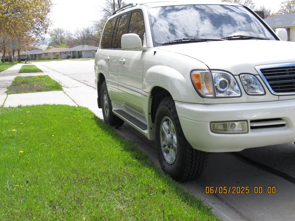 1999 Lexus LX 1st Gen - Image 14 of 31