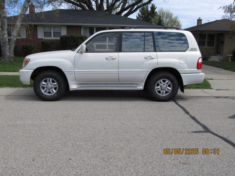 1999 Lexus LX 1st Gen - Image 10 of 31