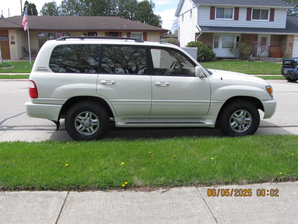 1999 Lexus LX 1st Gen - Image 12 of 31