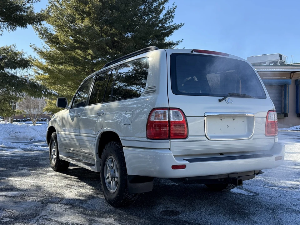 1999 Lexus LX 2nd Gen - Image 11 of 31
