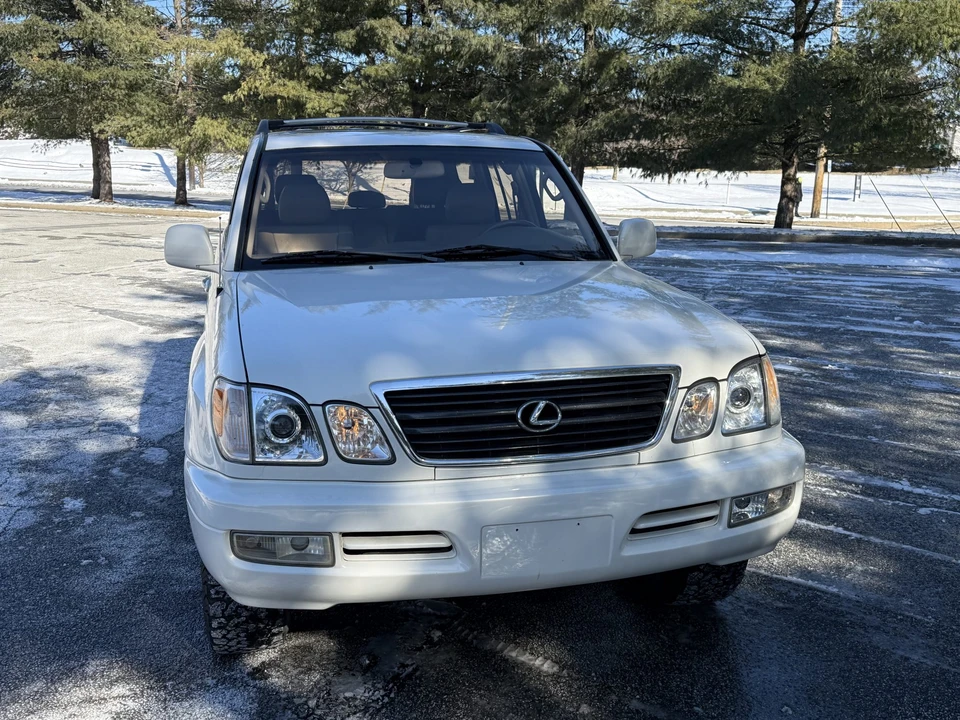 1999 Lexus LX 2nd Gen - Image 26 of 31