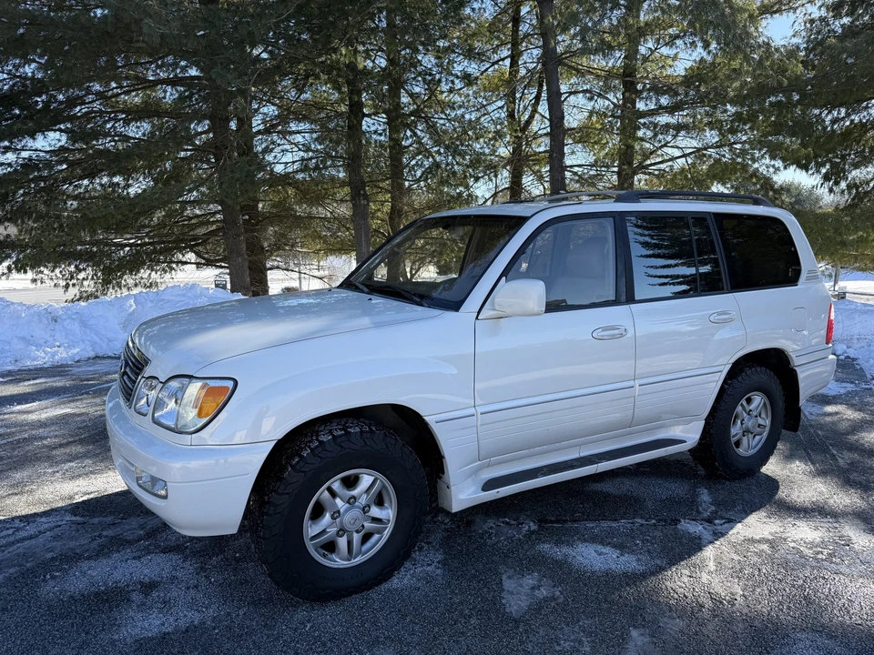 1999 Lexus LX 2nd Gen - Image 17 of 31