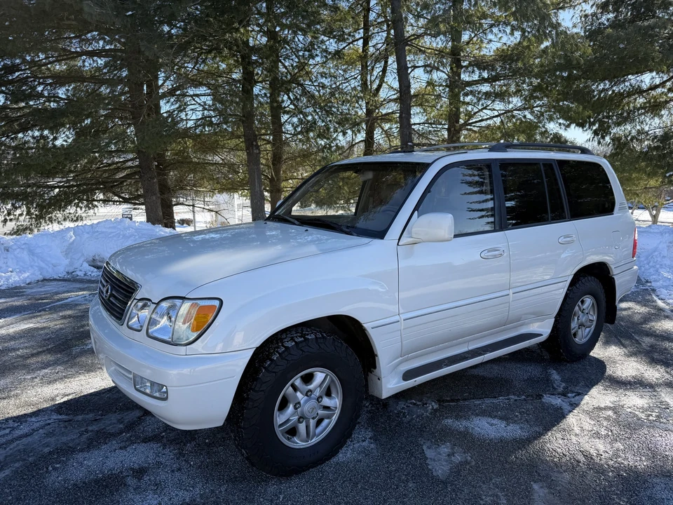 1999 Lexus LX 2nd Gen - Image 16 of 31