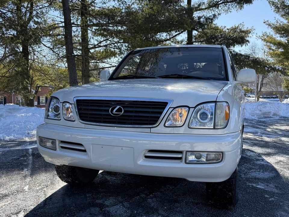 1999 Lexus LX 2nd Gen - Image 23 of 31