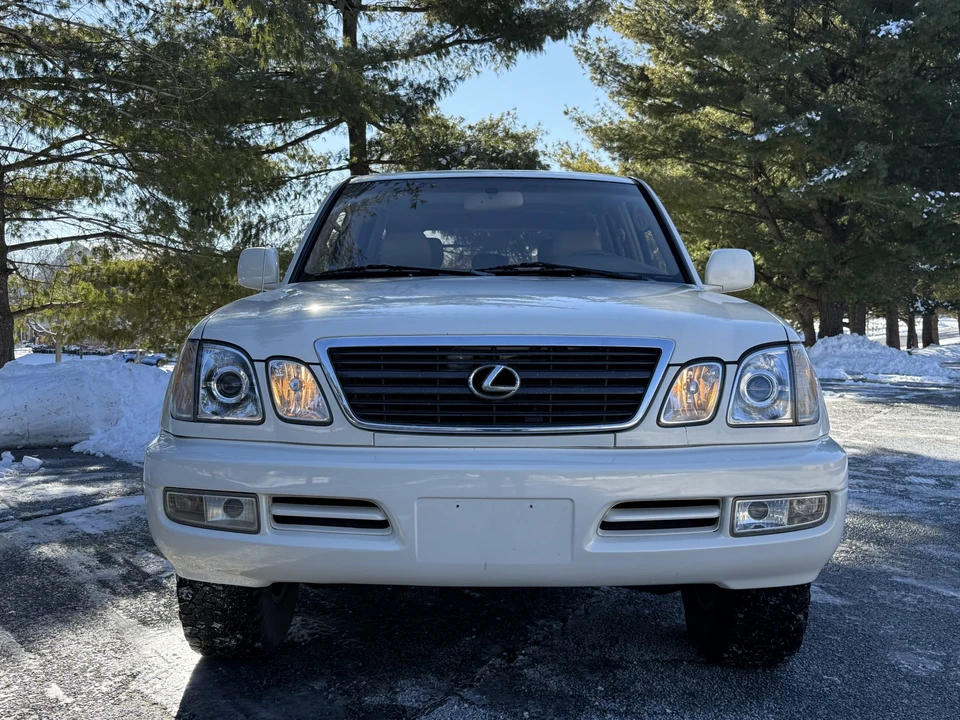 1999 Lexus LX 2nd Gen - Image 24 of 31