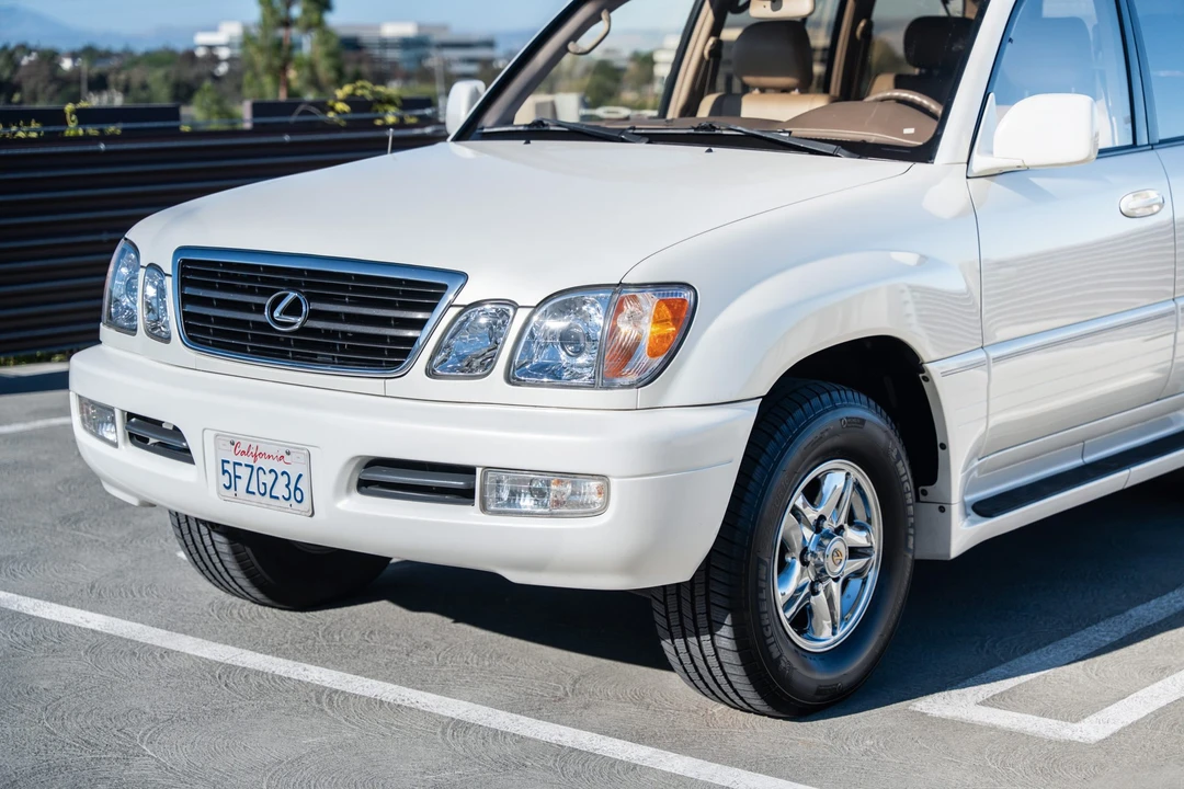 1999 Lexus LX 2nd Gen - Image 23 of 31