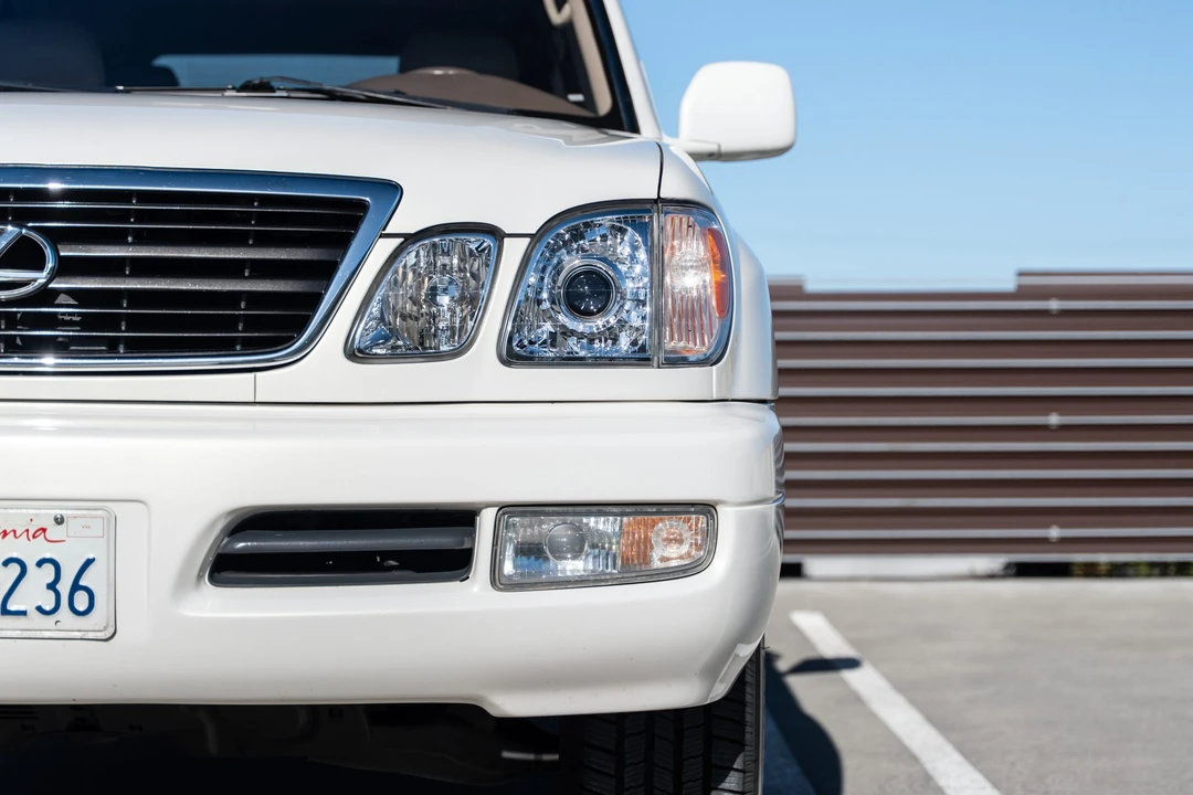1999 Lexus LX 2nd Gen - Image 12 of 31