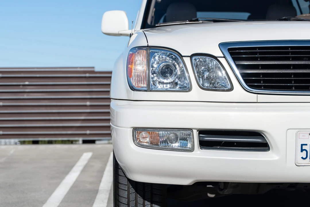 1999 Lexus LX 2nd Gen - Image 11 of 31