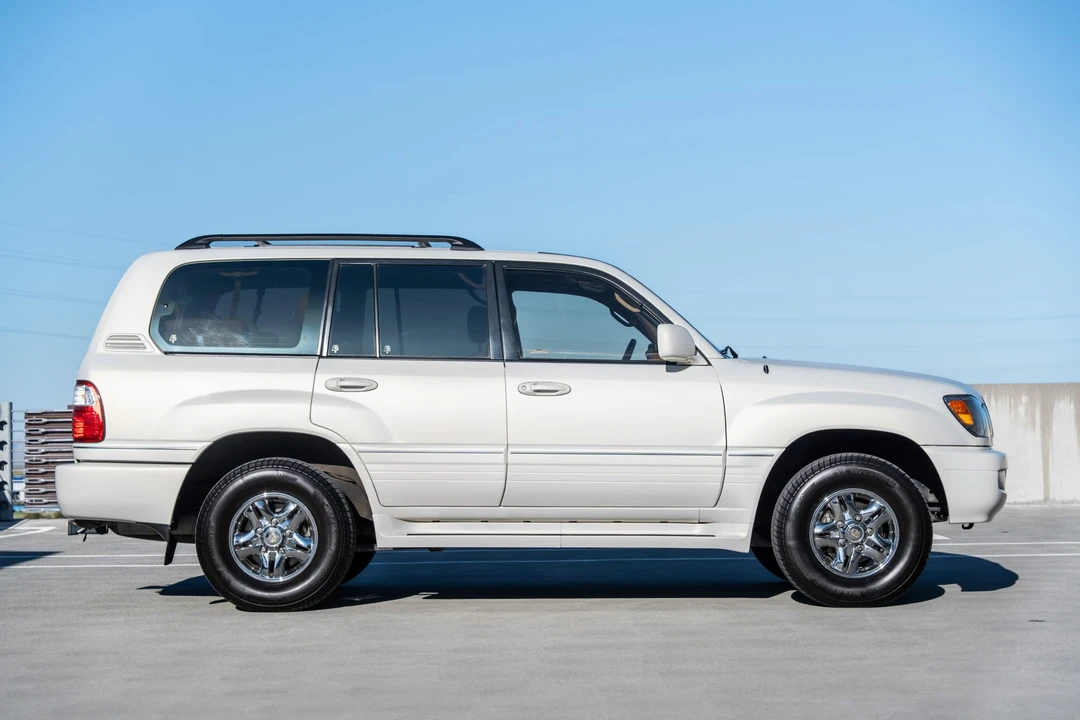 1999 Lexus LX 2nd Gen - Image 5 of 31